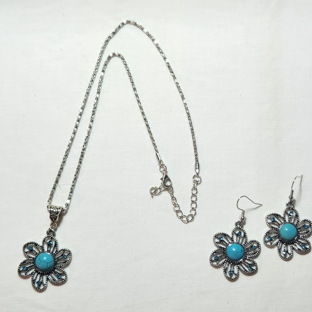 THREE FOR $20 Beautiful flower faux turquoise necklace & earrings silver NWOT